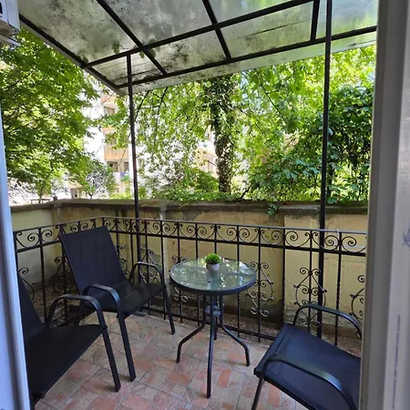 Appartement Ekszerdoboz A Varos Koezepen Budapest